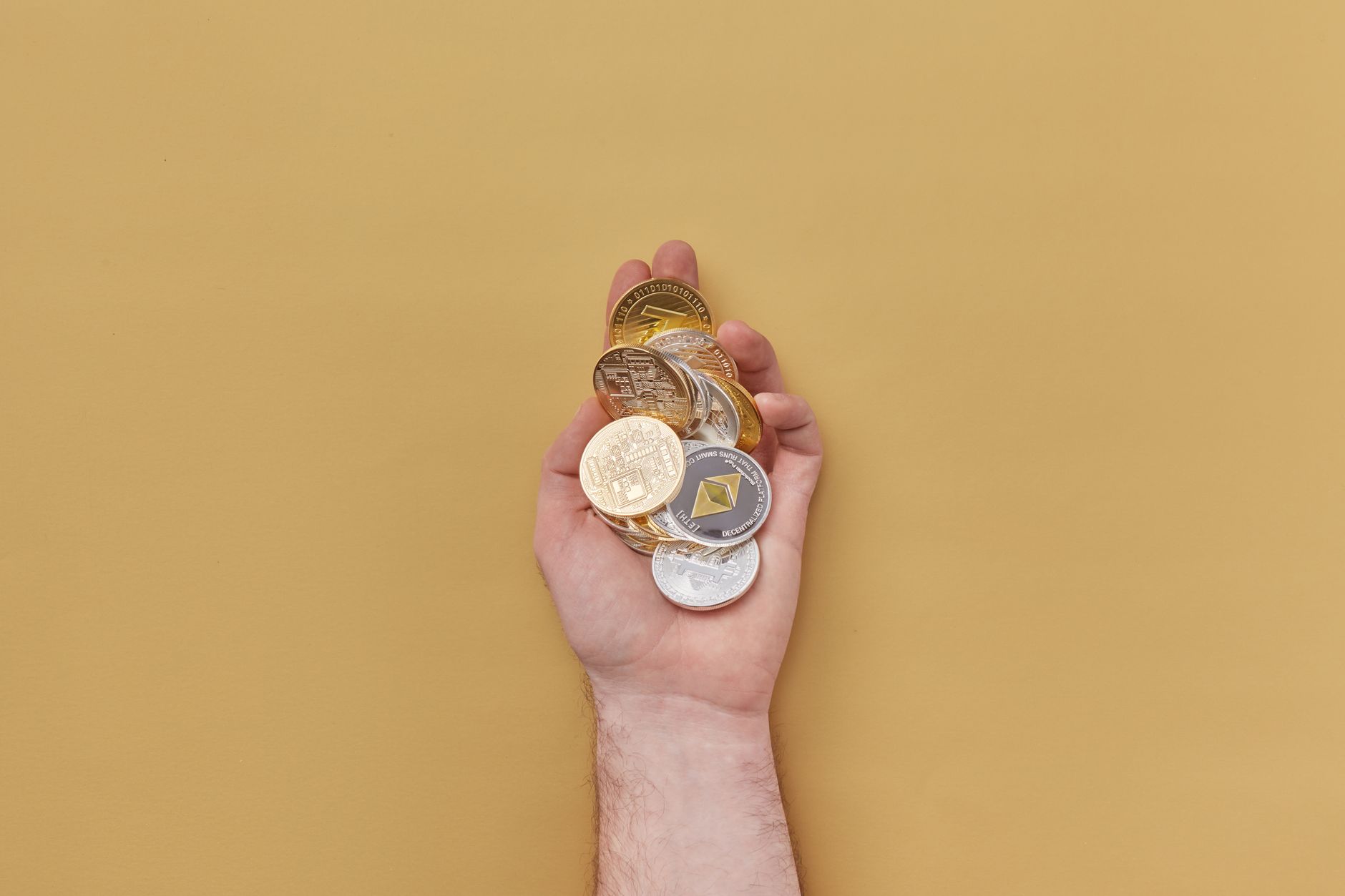 Altcoin Selloff News: PYTH Drops 5.18% Amid ETF Outflows